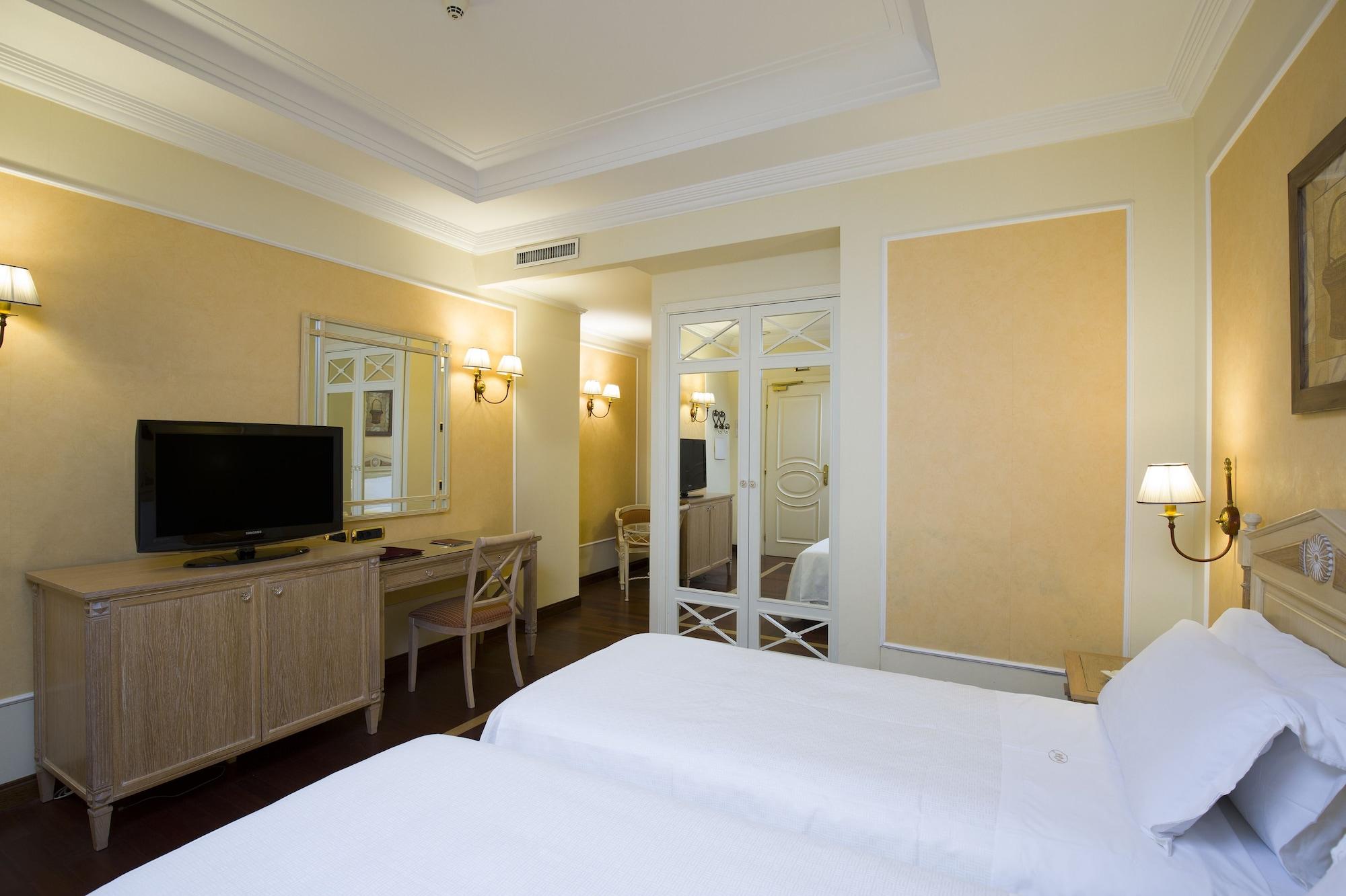 Palazzo Alabardieri 4* Neapel