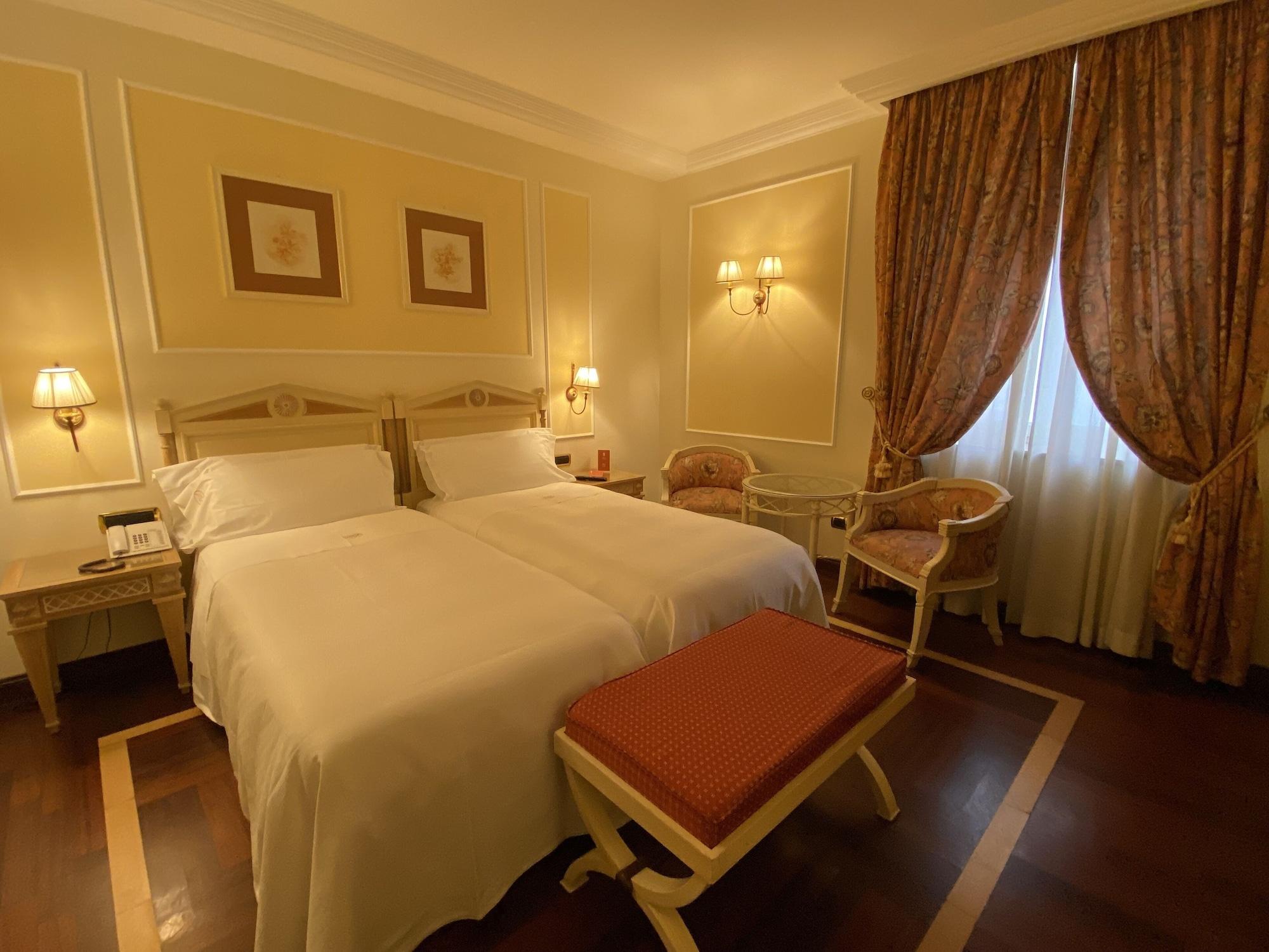 Palazzo Alabardieri 4* Neapel